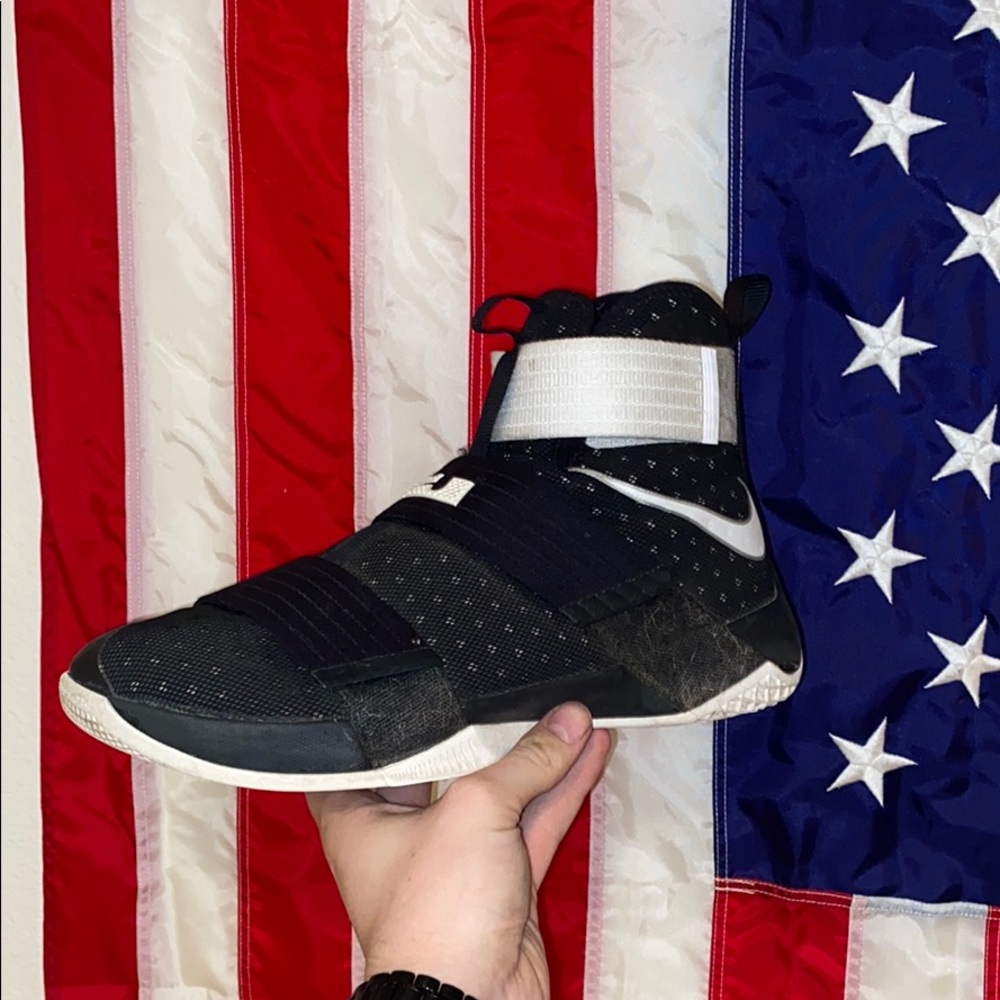LeBron soldier 10s